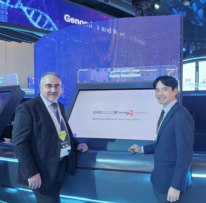 FGHC CEO with Prof. Tong at WHX